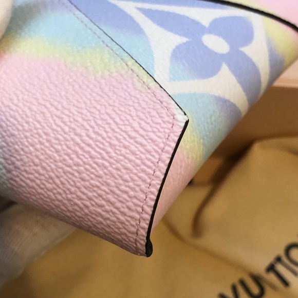 Louis Vuitton Large Kiragami Clutch Escale - Picture 9 of 12